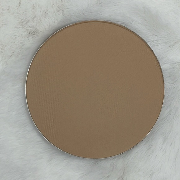 L'Bri Perfect Finish Dual Action Compact Pressed Powder Foundation - Latte 63LAT - Picture 1 of 4